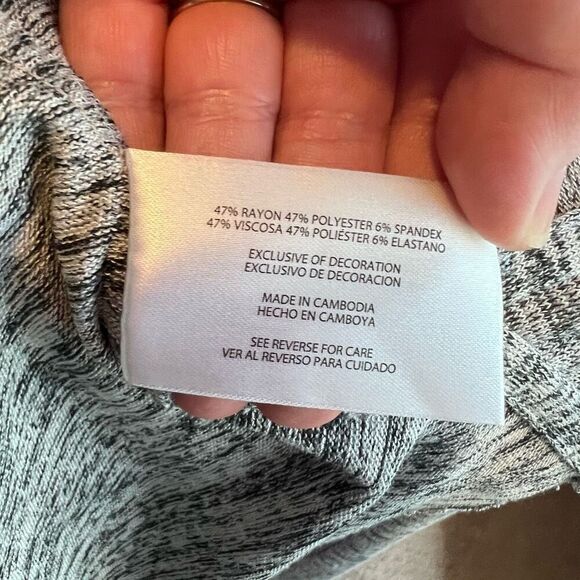 Banana Republic NWT Long Sleeve Gray Super Soft Top Size Large - Picture 6 of 6